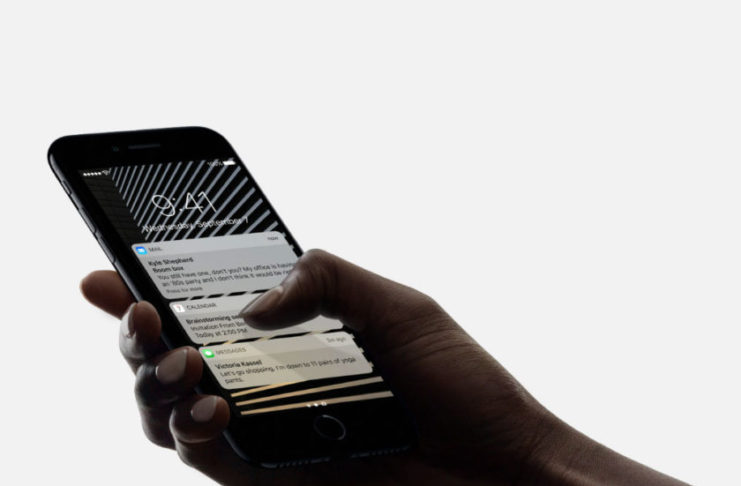 Police mug suspect to get into iPhone while he using it Police mug suspect to get into iPhone while he using it